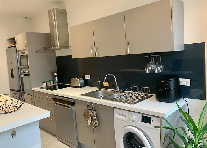 Spacious And 公寓 *